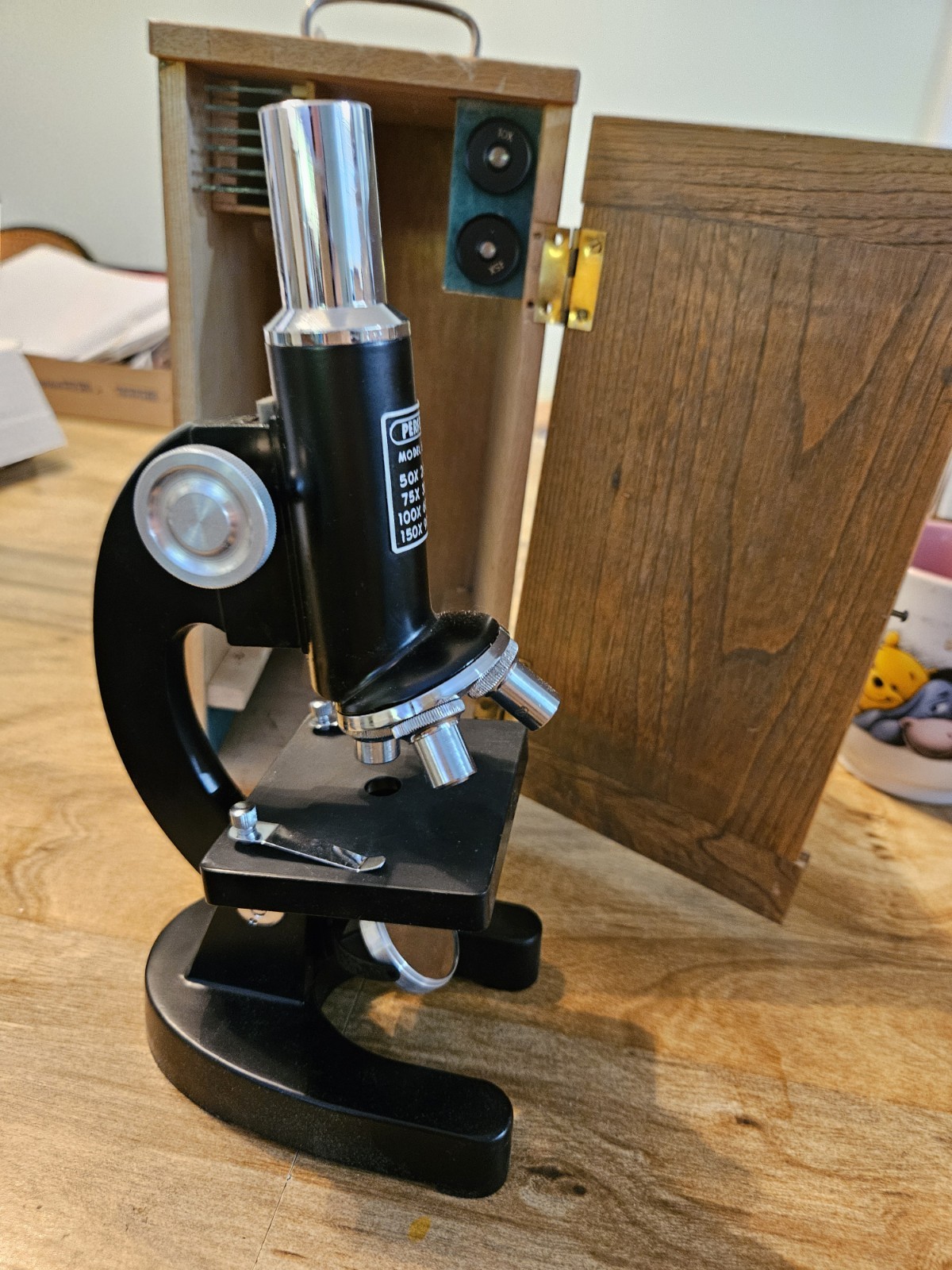 VINTAGE PERFECT MICROSCOPE MODEL 805 WITH ACCESSORIES