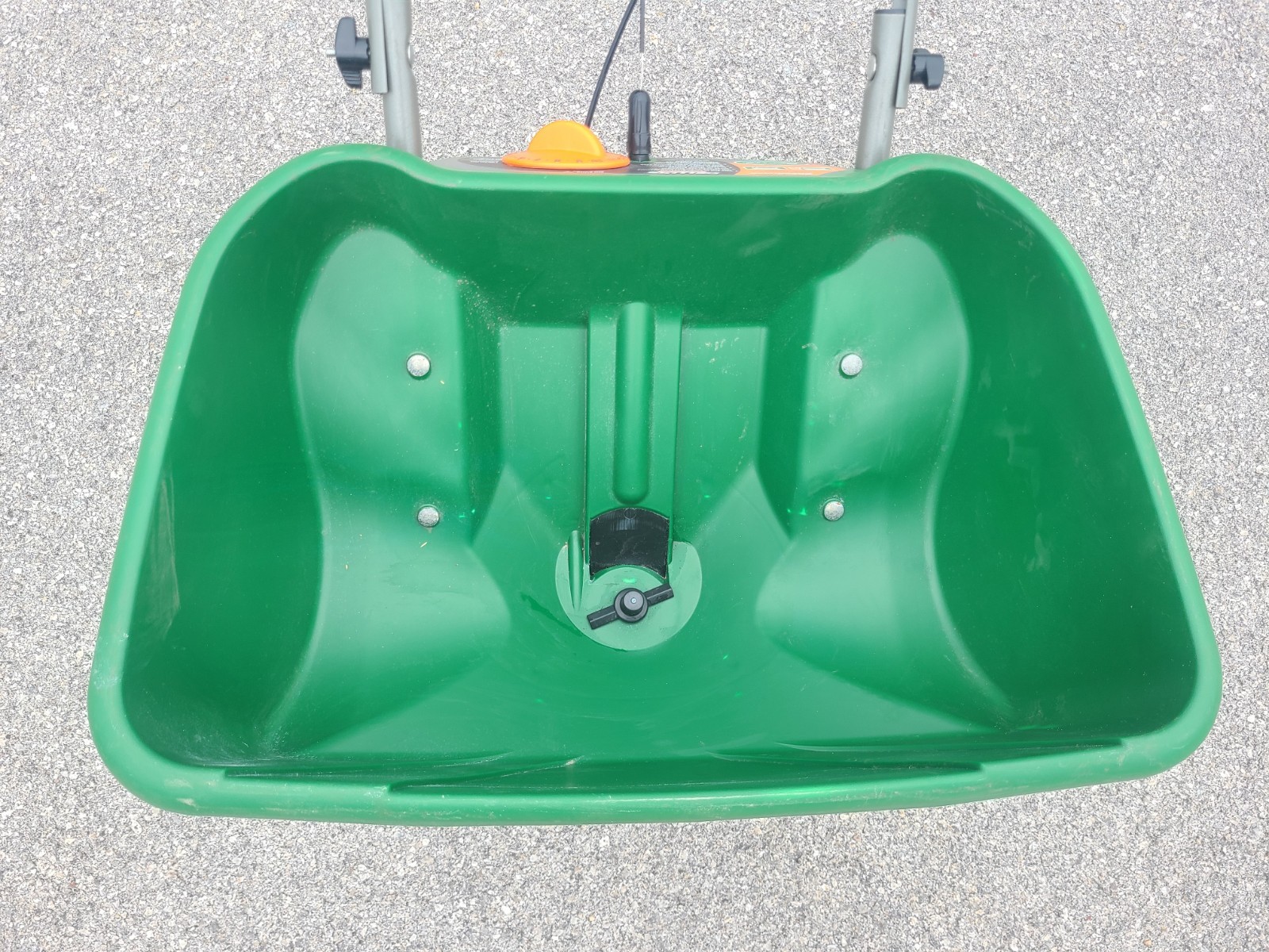 Scotts Deluxe Edgeguard Broadcast Spreader