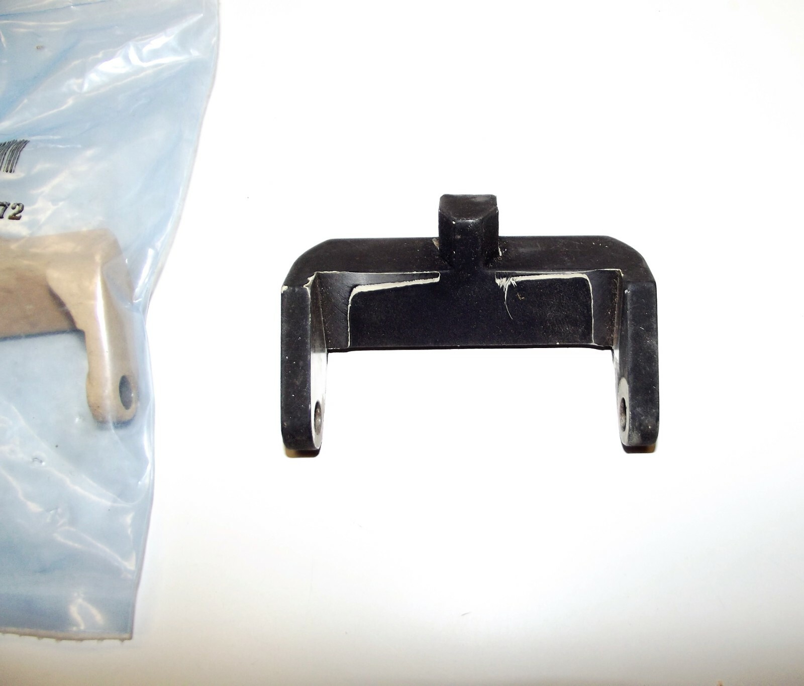 M197 TRAVERSE LOCK 12484848, 5340-01-500-5572