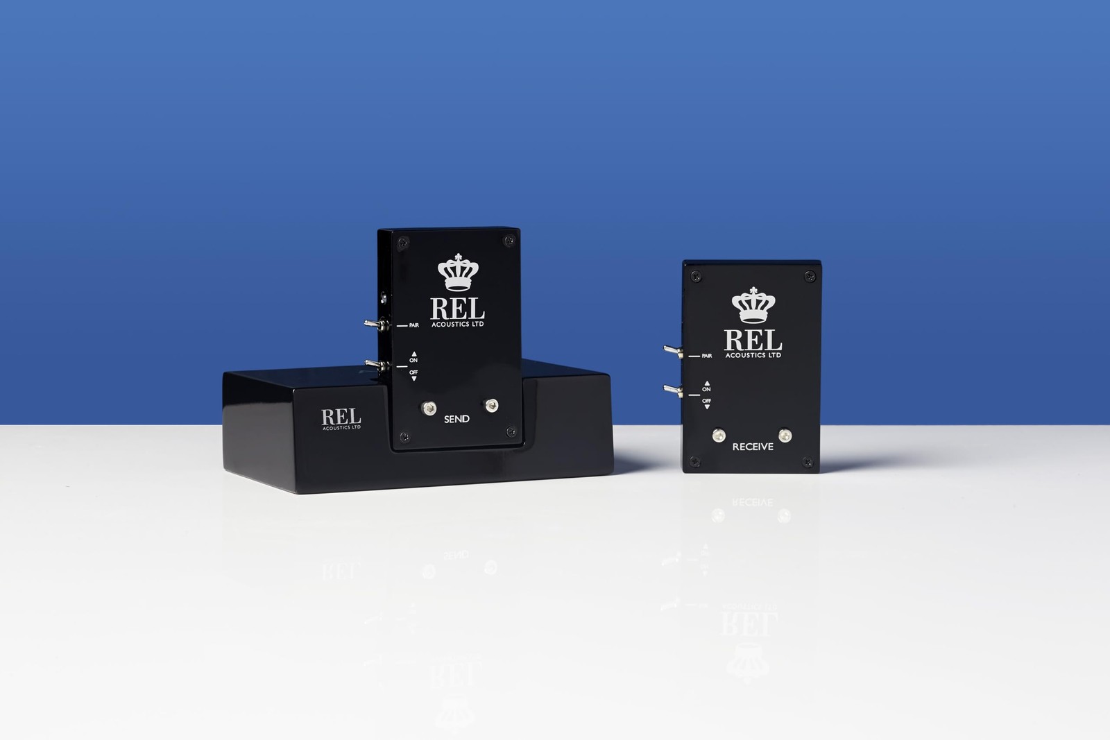 REL Acoustics Arrow Wireless Transmitter & Receiver – Zero-Compression Small