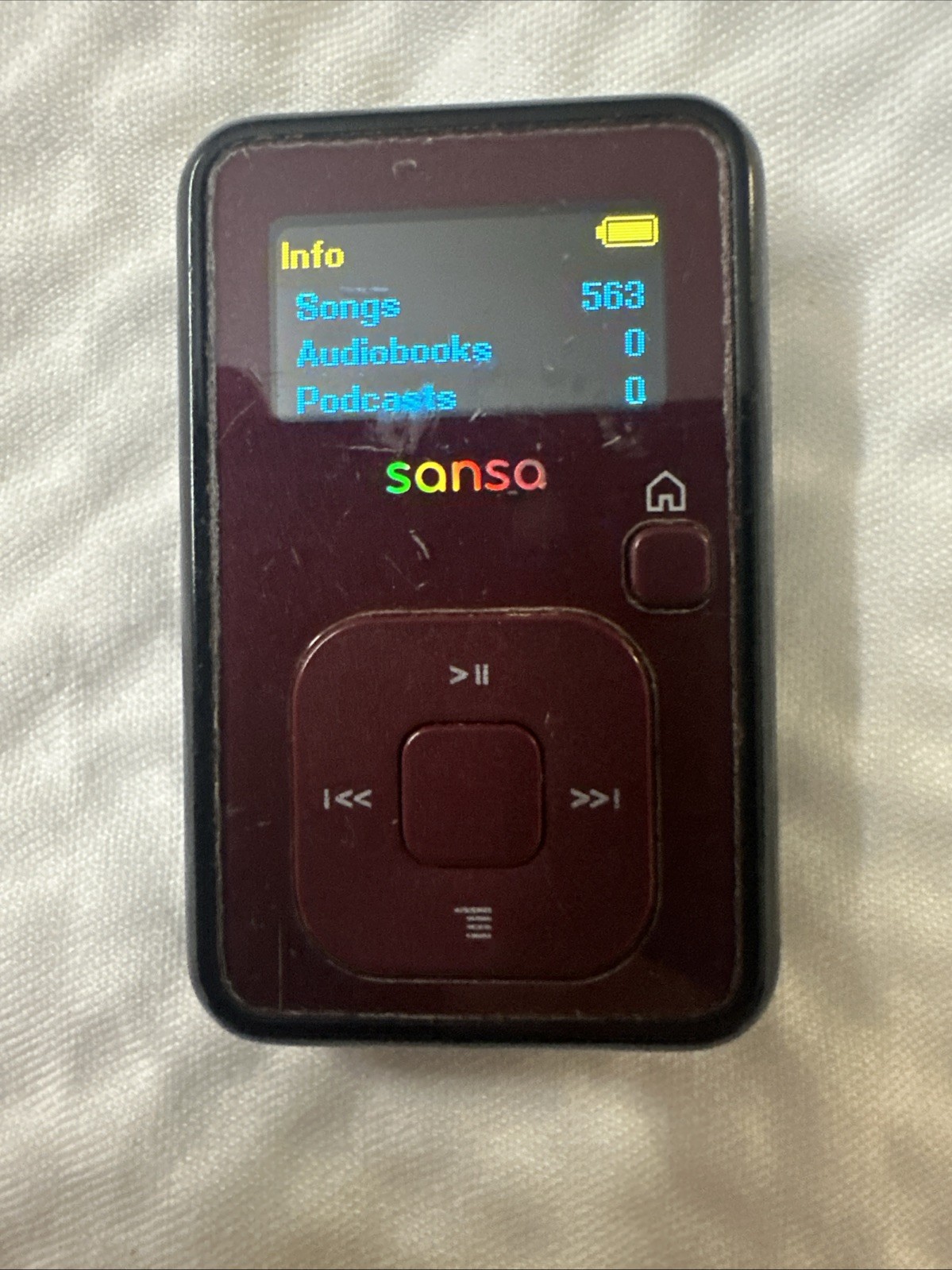 Sandisk Red Sansa Clip+ Clip Plus 4GB MP3 Player BUNDLE - Tested w/ USB Cable