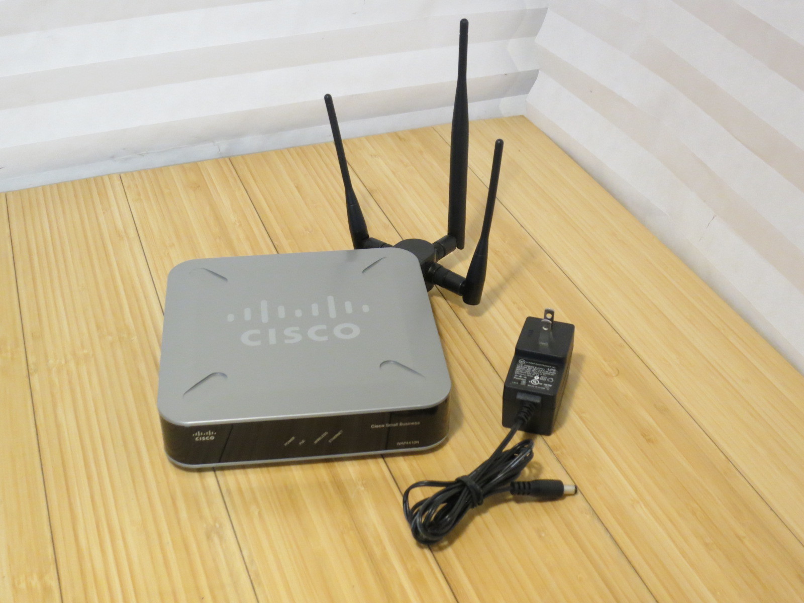 Cisco WAP4410N Wireless-N Access Point 3 Antennas with POE Power Over Ethernet