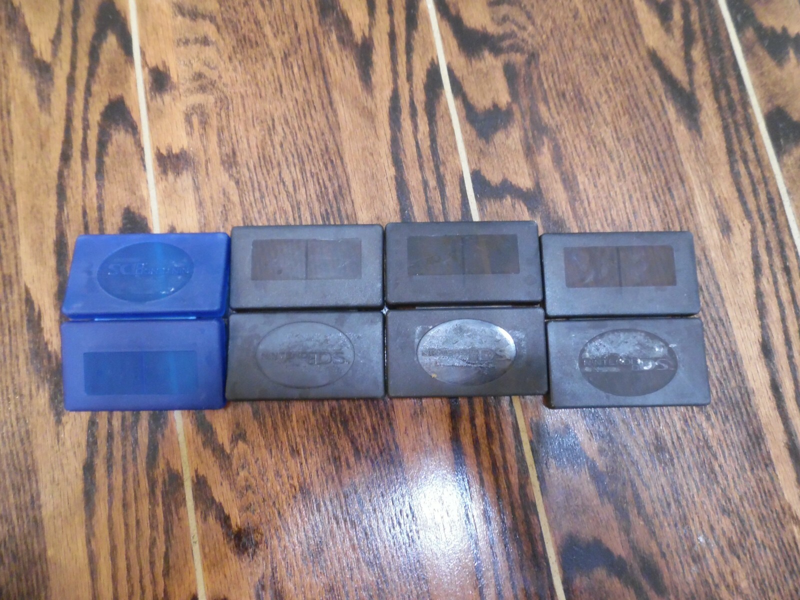 Nintendo DS Cartridge Case Game Cases Plastic Game Holders Lot of 4