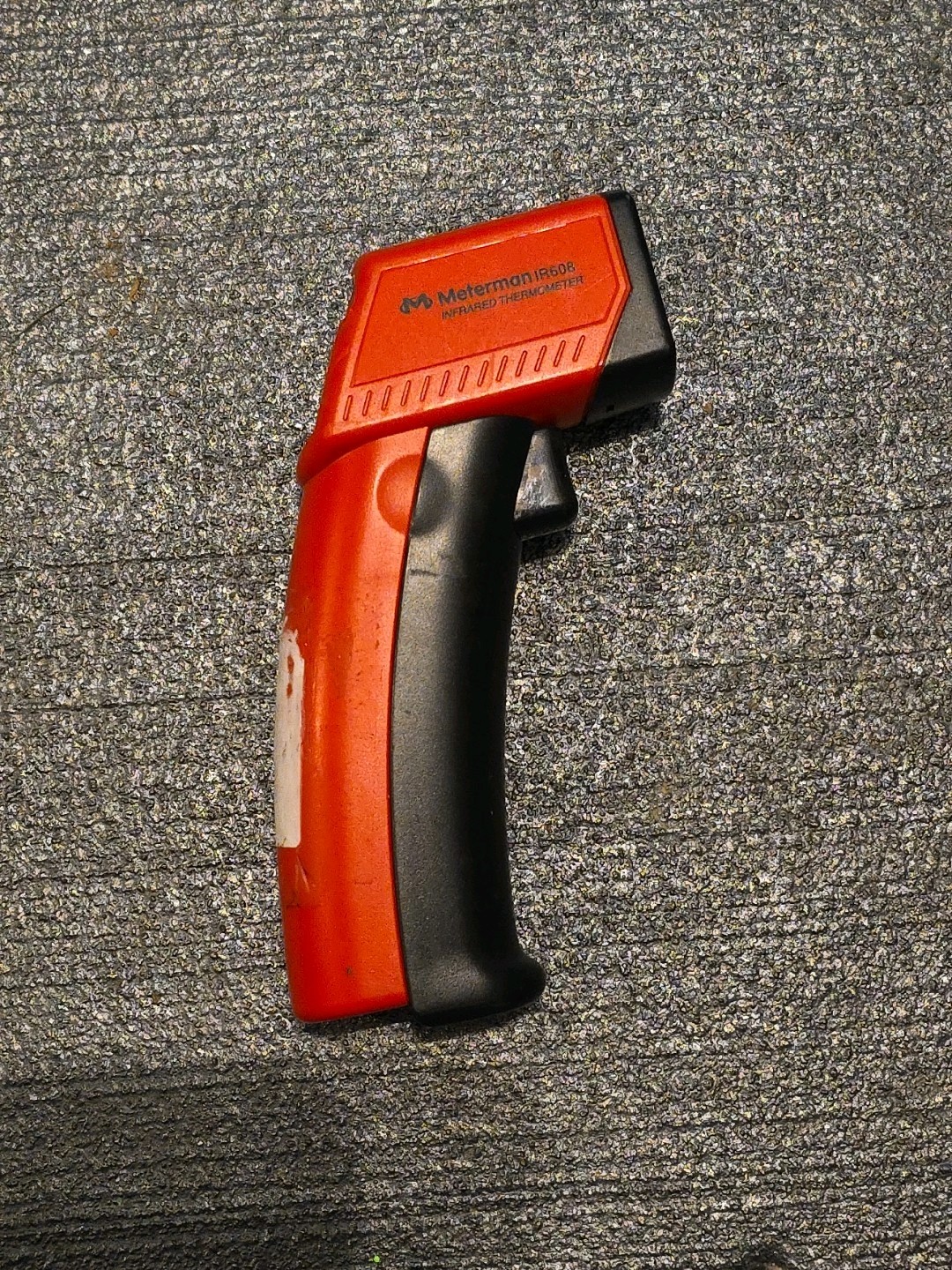 Meterman Infrared Thermometer with Laser Pointer IR608