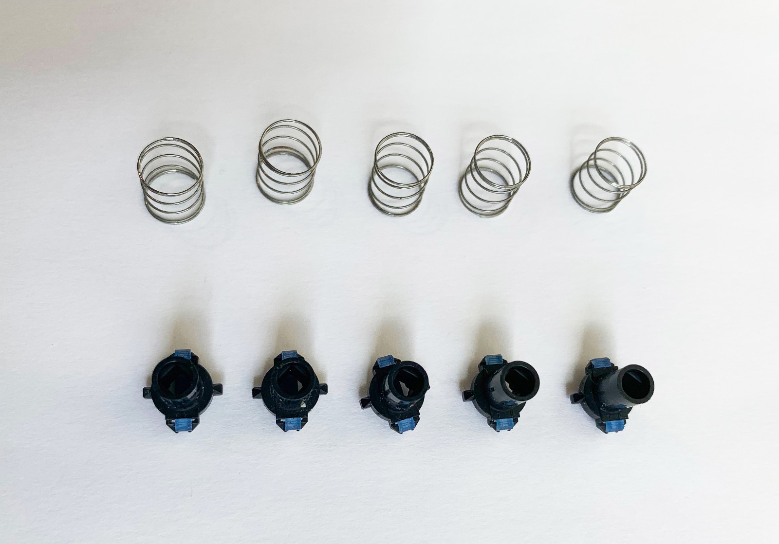 5 PCS COMMODORE AMIGA A500 KEYBOARD REPLACEMENT BLACK PLUNGERS with SPRINGS