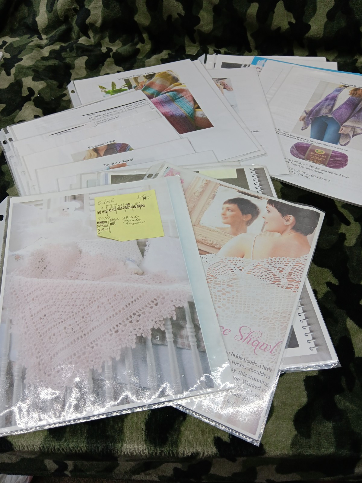 Crochet 25 Patterns Mixed Bundle Loose Leaf Clear Sleeved Colored Photos Copies
