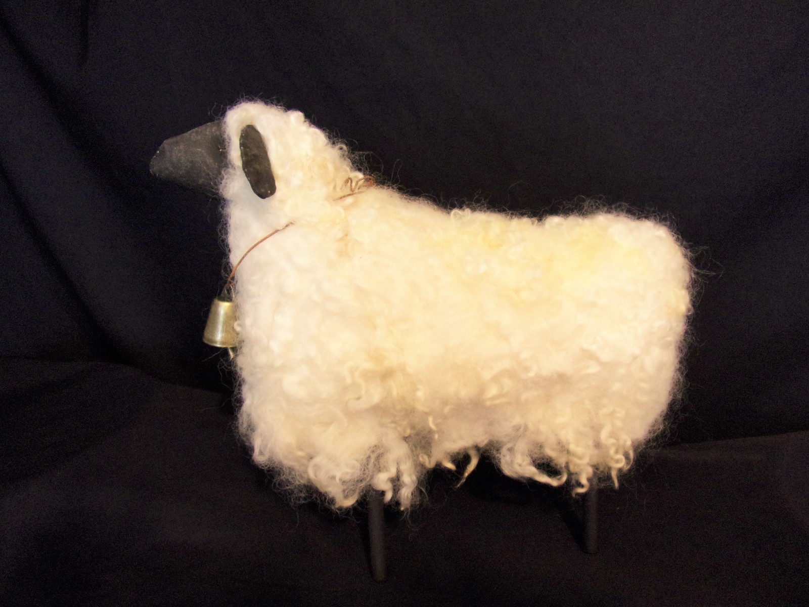 Pattern, Americana, primitive sheep, 15 in. Dumplinragamuffin, #178