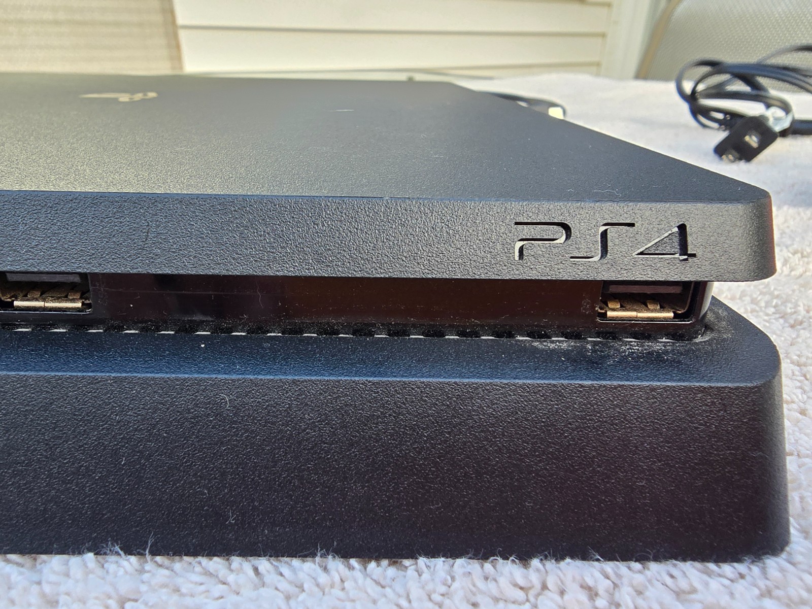 Sony PlayStation 4 Slim 1TB CUH-2215B Console w/ Cables & (1) Controller