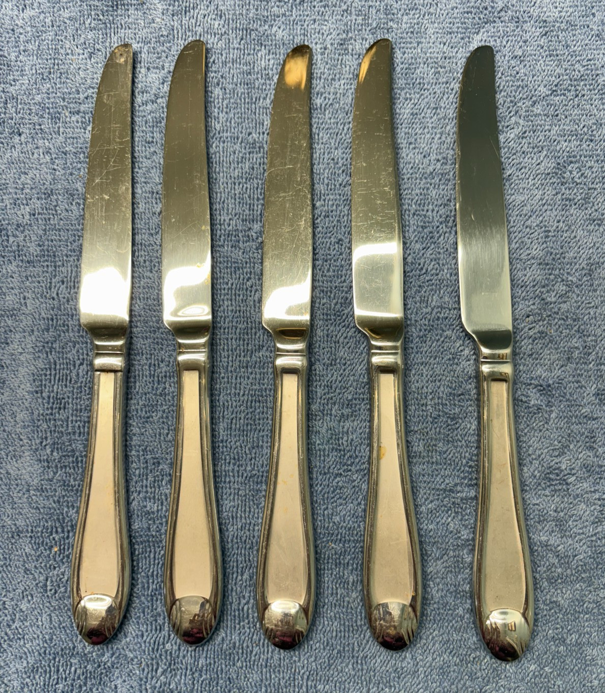 5 Satin Garnet 18/10 Dinner Knives By Oneida Stainless