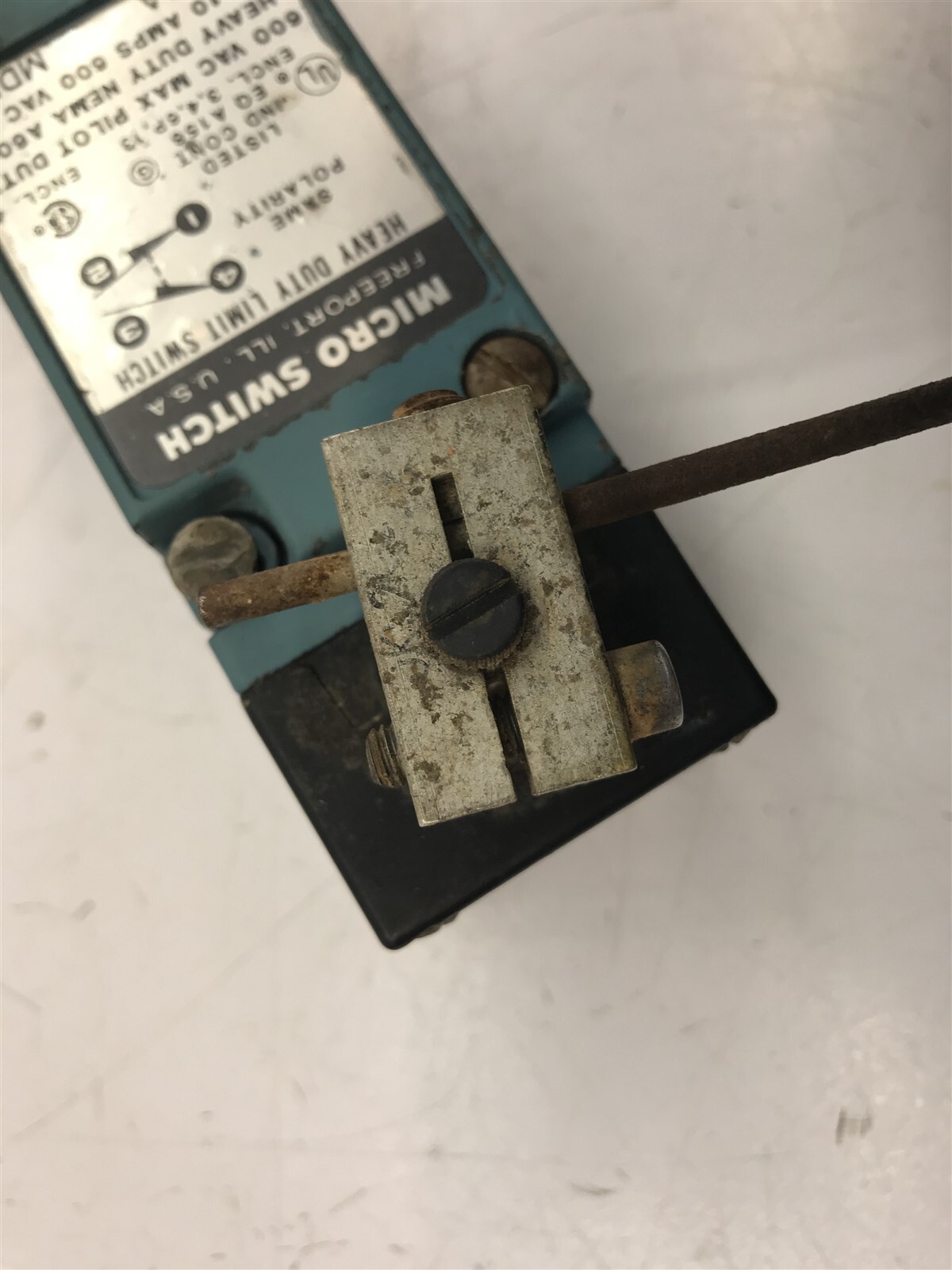 Honeywell Micro Switch Heavy Duty Limit Switch LSA1A