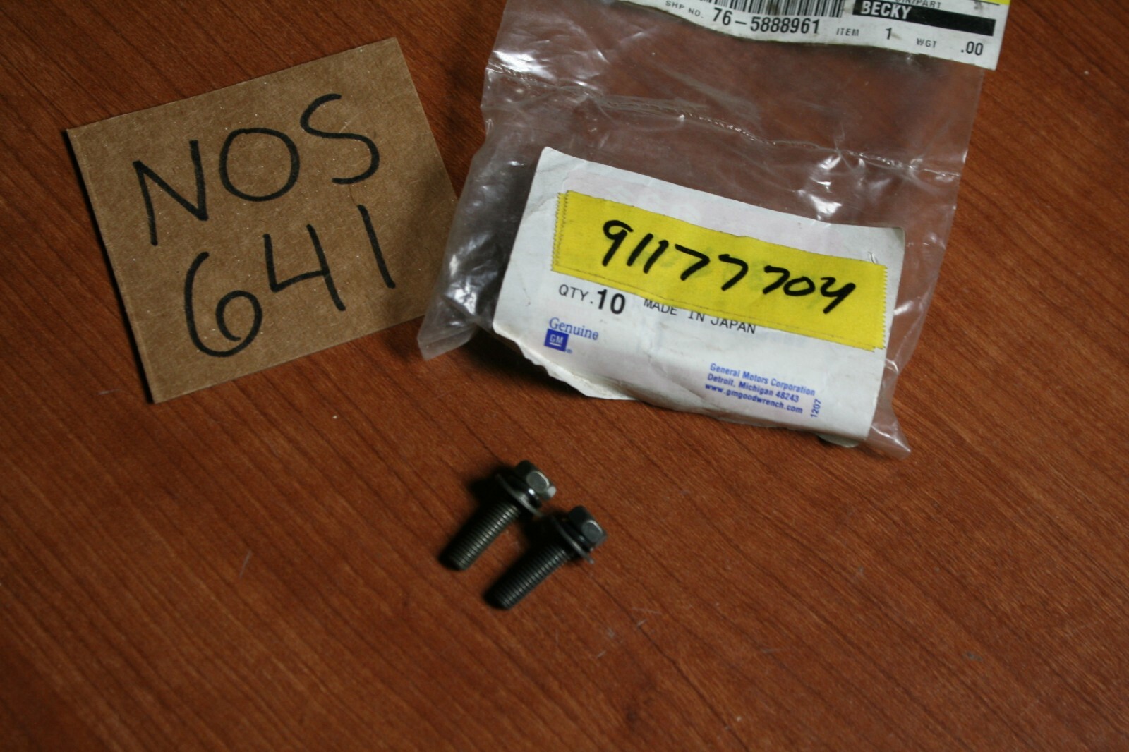 GM Distributor Cap Bolt Qty.2 96068844 99-04 Tracker 89-00 Metro 89-91 Sprint D