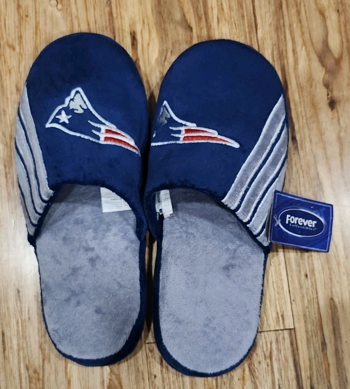 NEW ENGLAND PATRIOTS NFL SLIPPERS SLIDES MENS FOREVER COLLECTIBLES  L NEW W/TAG