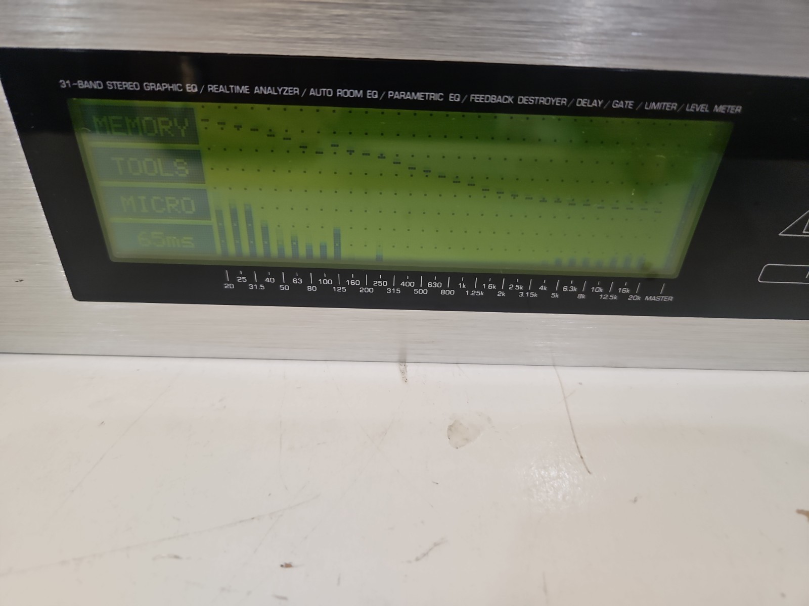 Behringer Ultra-Curve Pro DSP 8024 Digital 24-bit Dual-DSP Mainframe