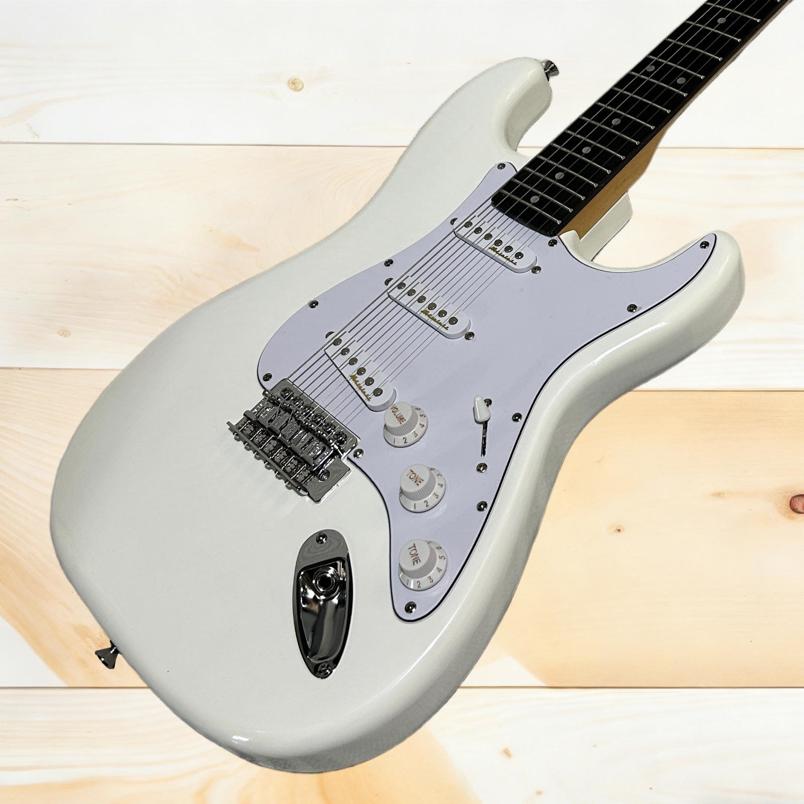 ST Electric Guitar White Color Rosewood Fretboard Mahogany Body 21 Frets