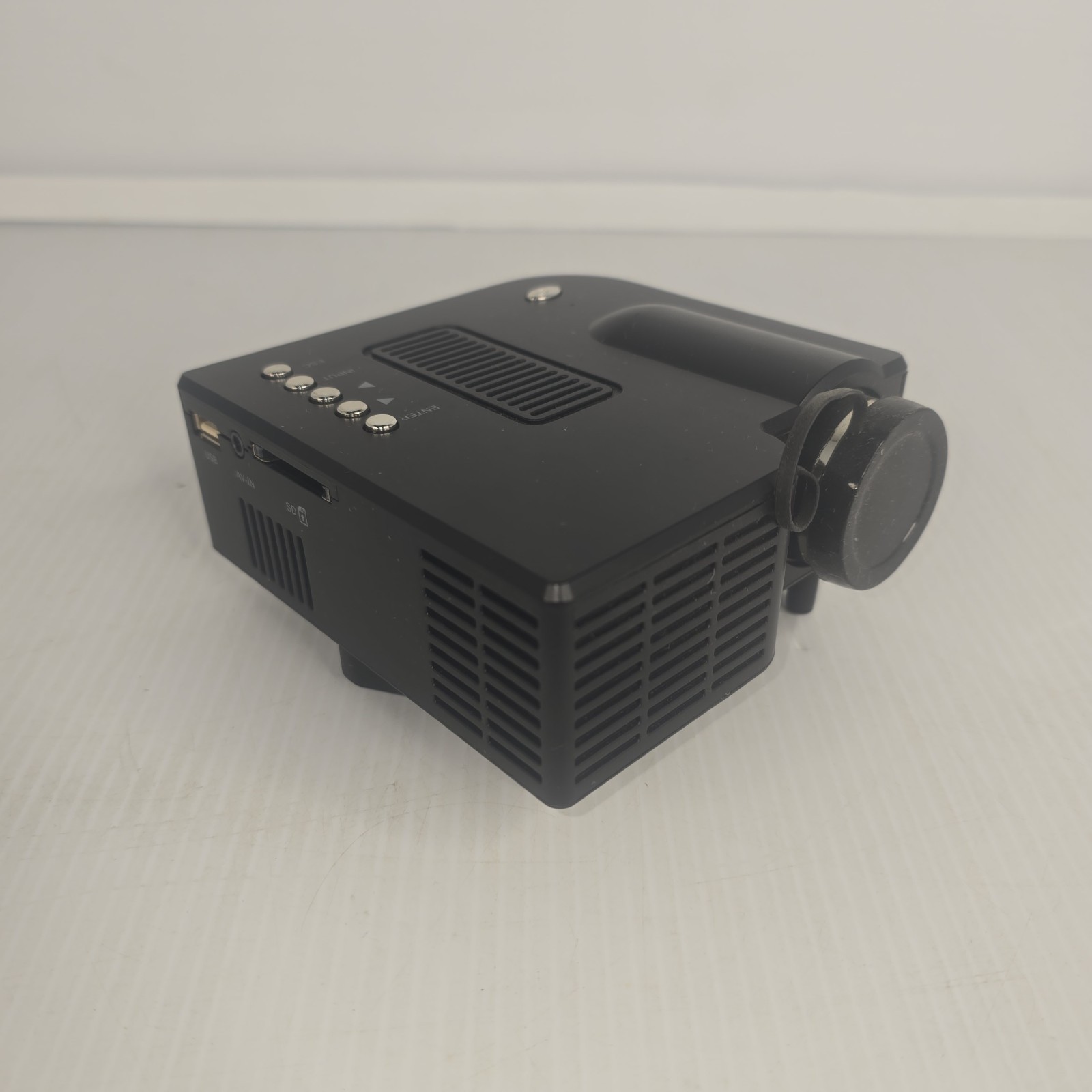 Mini LED LCD Projector 12V HDMI USB AV Portable Home Theater Untested