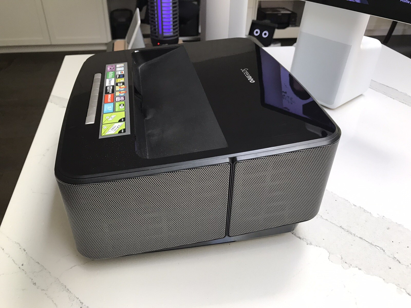 Philips Screeneo HDP1690 UST Projector