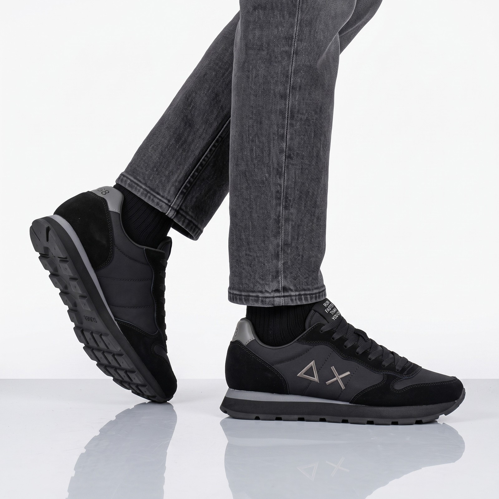 SUN68 Tom Solid Men Solid Sneakers Black Low Top Lace-Up Z46101-1147
