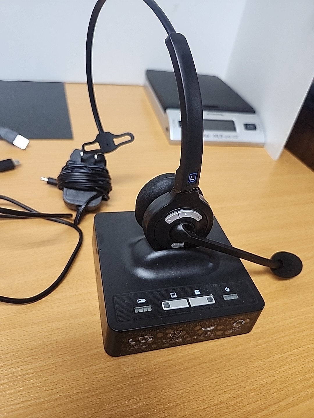 Leitner LH270 Wireless Office Headset w/ Microphone
