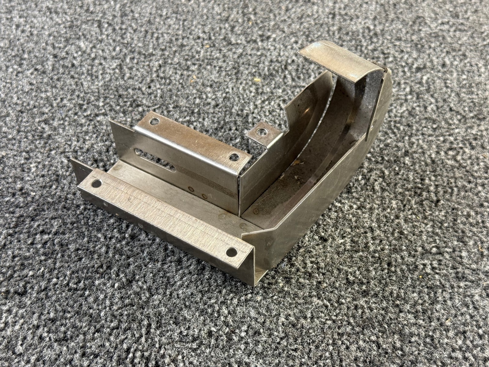 Williams Whirlwind Pinball Playfield Scoop Metal Cellar Bracket Right B-13221