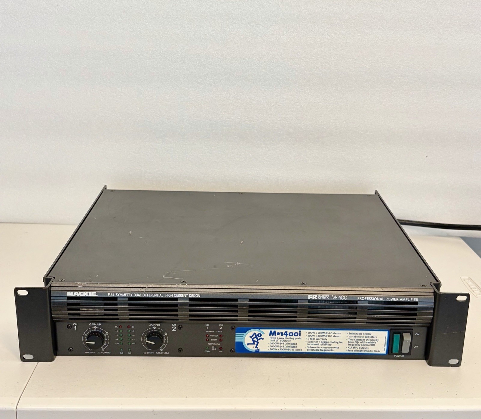 Mackie M1400iFR Series 2-Channel 1400WPower Amplifier- Powers On-As Is