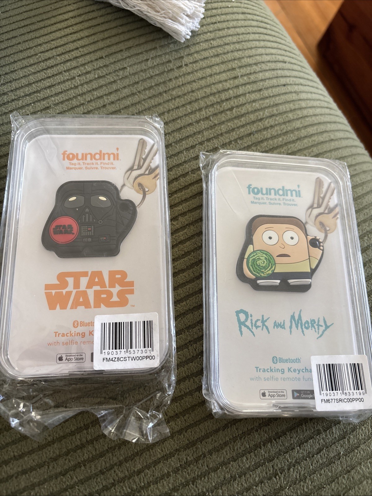 2 Foundmi Bluetooth Tracking Remote Keychain Rick and Morty Vader New