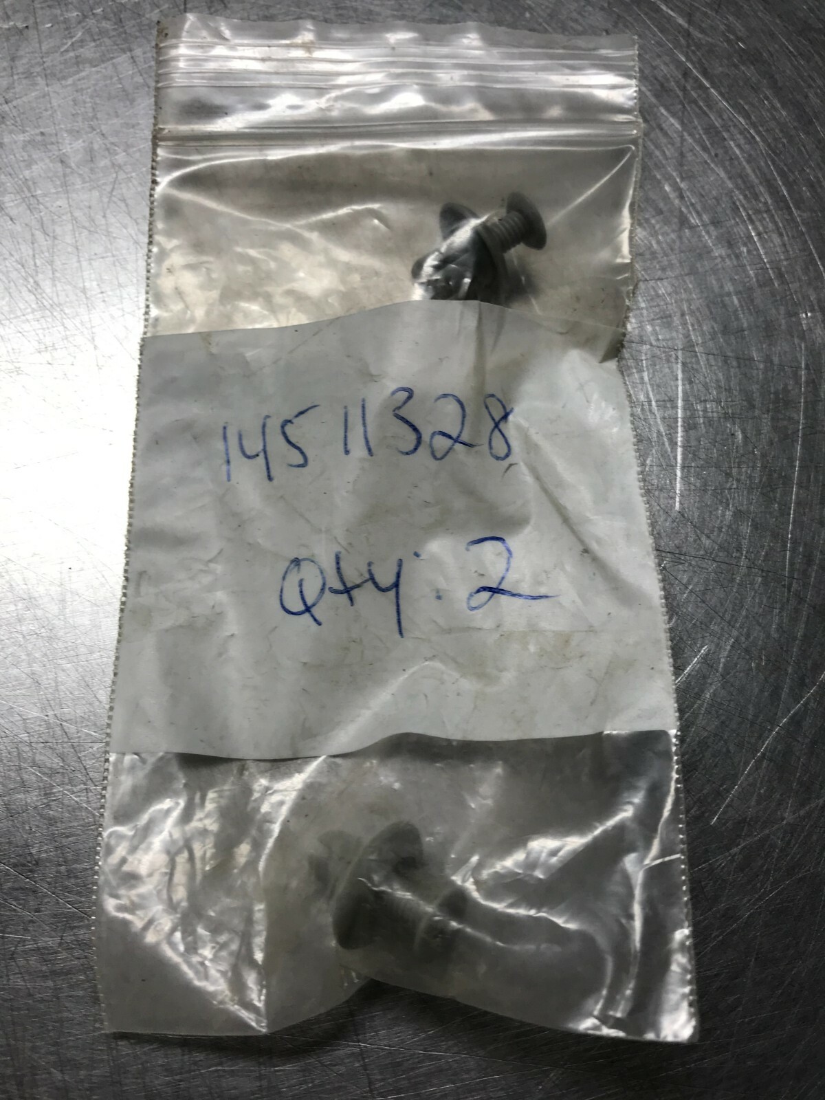14511328  GENUINE OEM VOLVO  MOULDING FASTENER   QTY of 2    VOE14511328