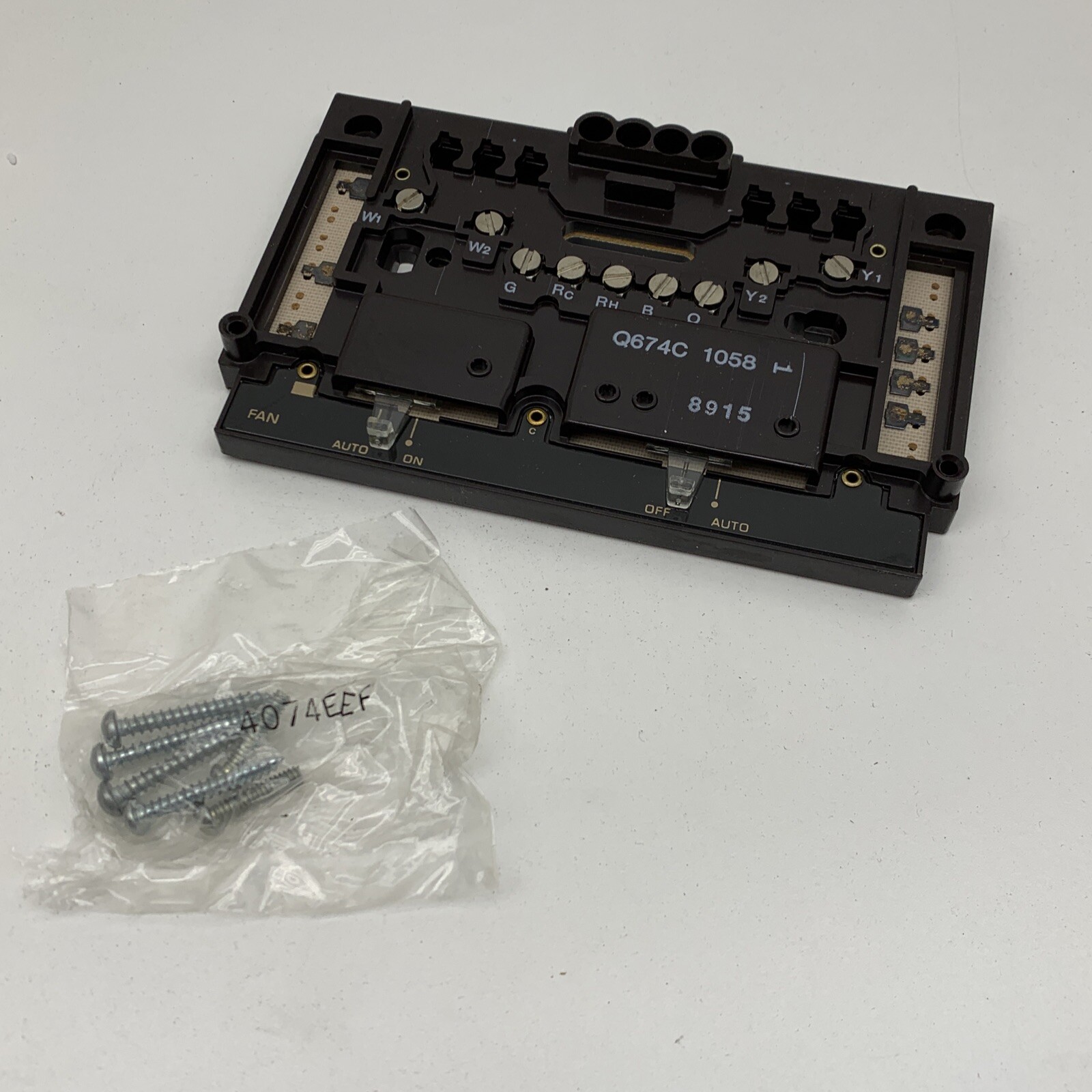 Honeywell Q674C 1058 Multi-Stage Thermostat Subbase OFF-AUTO for T874A-F