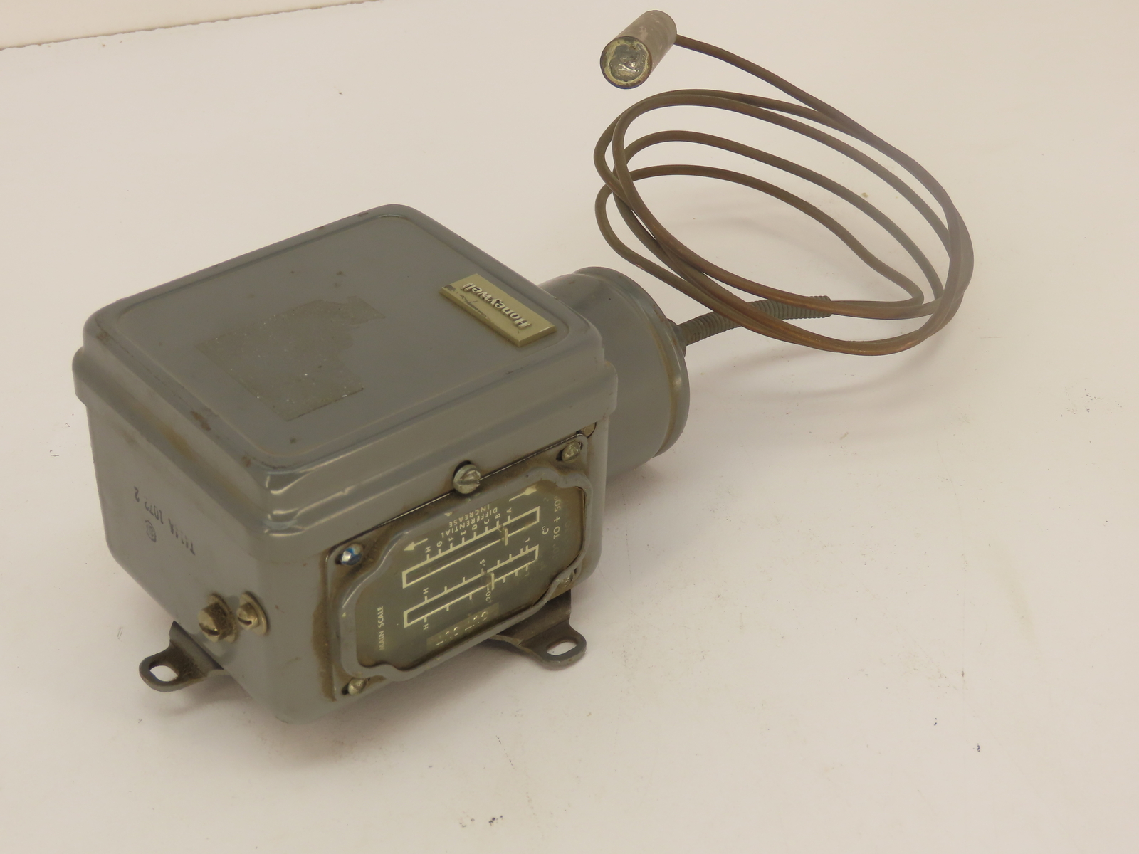 Honeywell T414A 1072 2 TEMPERATURE SWITCH CONTROLLER