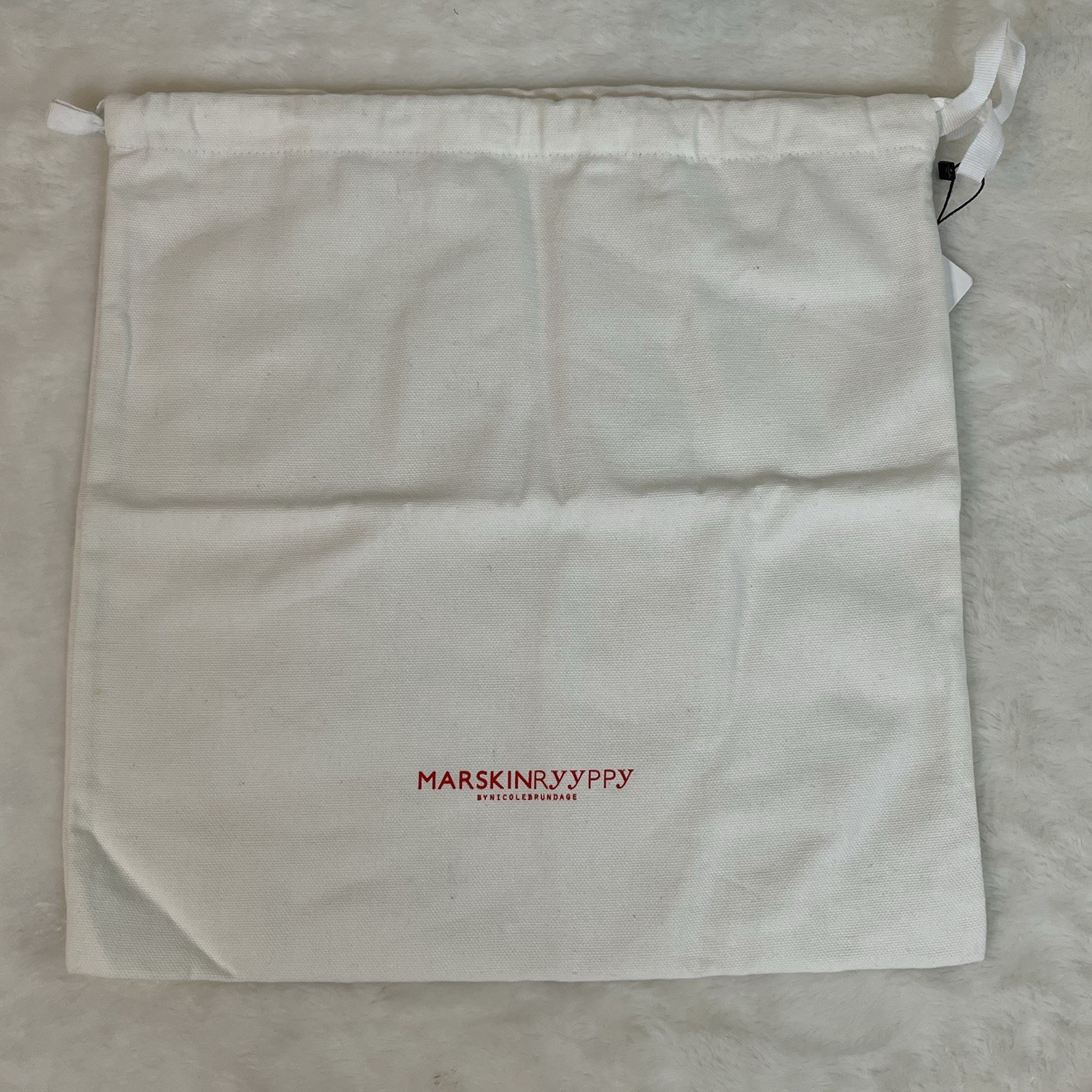 Marskinryyppy Dust Cover Bag