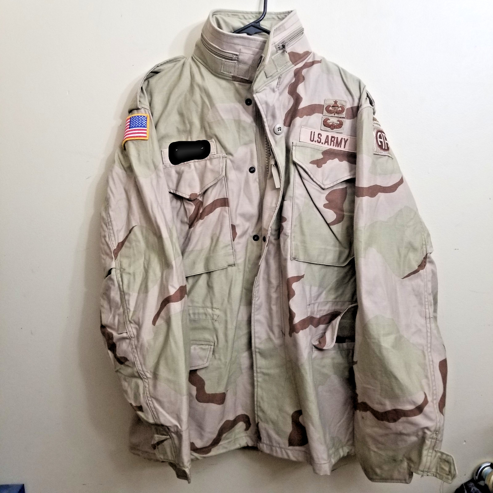 US ARMY COLD WEATHER FIELD COAT , 1989 3 COLOR DESERT CAMO, NAMED 82ND AIRBORNE