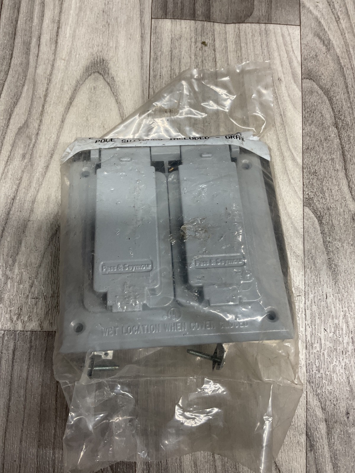 Pass & Seymour Legrand, CA3232-G, 15A, 120V, Weatherproof Cover #121N56