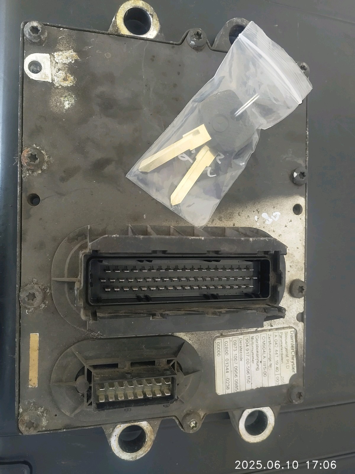 A0424471940 Mercedes Benz Atego 180hp OM904 LA3 Euro 3  Engine ECU with Keys