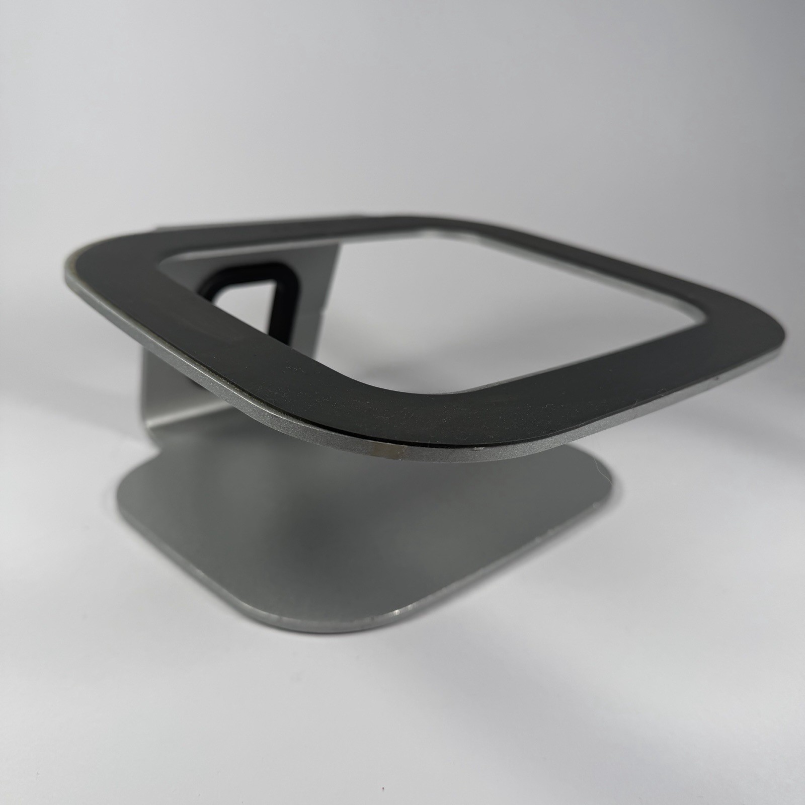 Belkin Zerostand