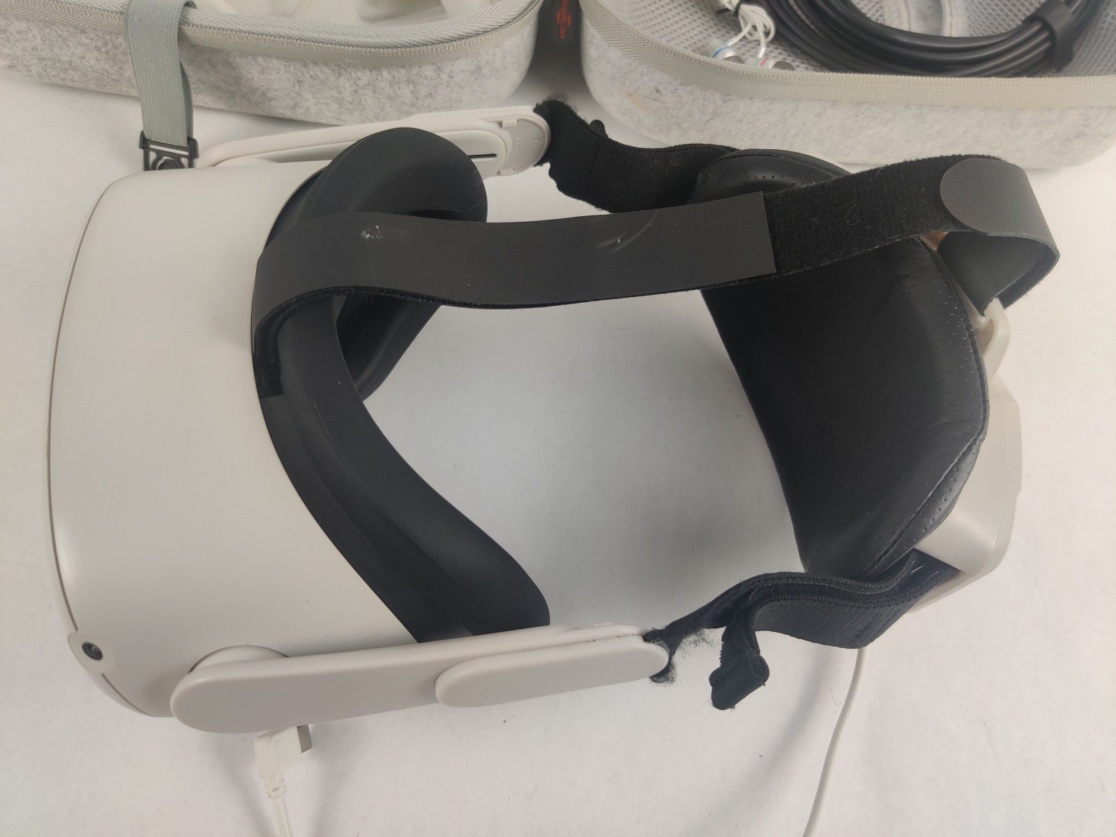 Oculus Quest 2 VR Headset 128GB 2 Controllers w/ Carrying Case - Tested