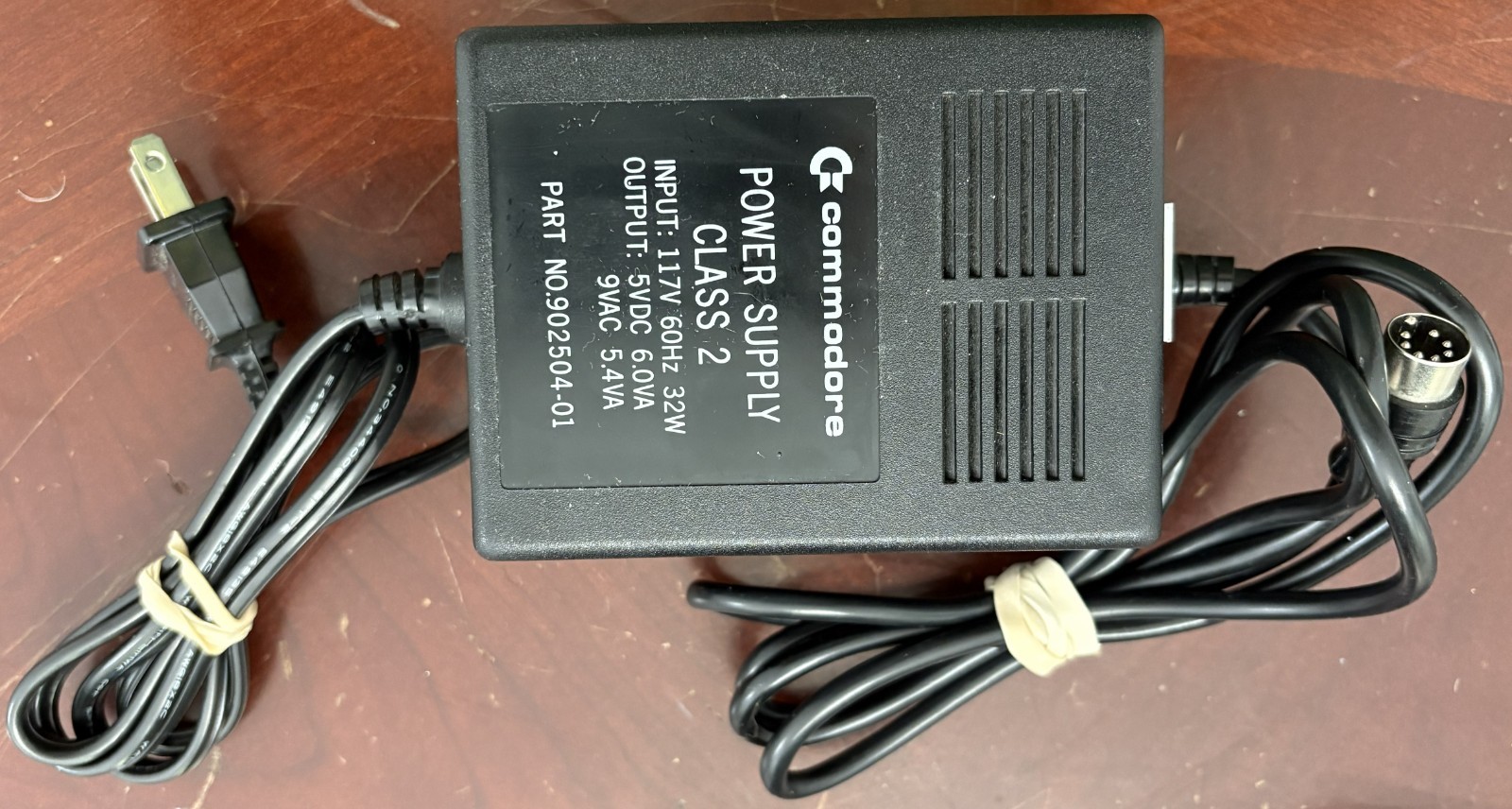 COMMODORE 64C COMPUTER 250466 HEATSINKS TESTED AND WORKING ZIF64