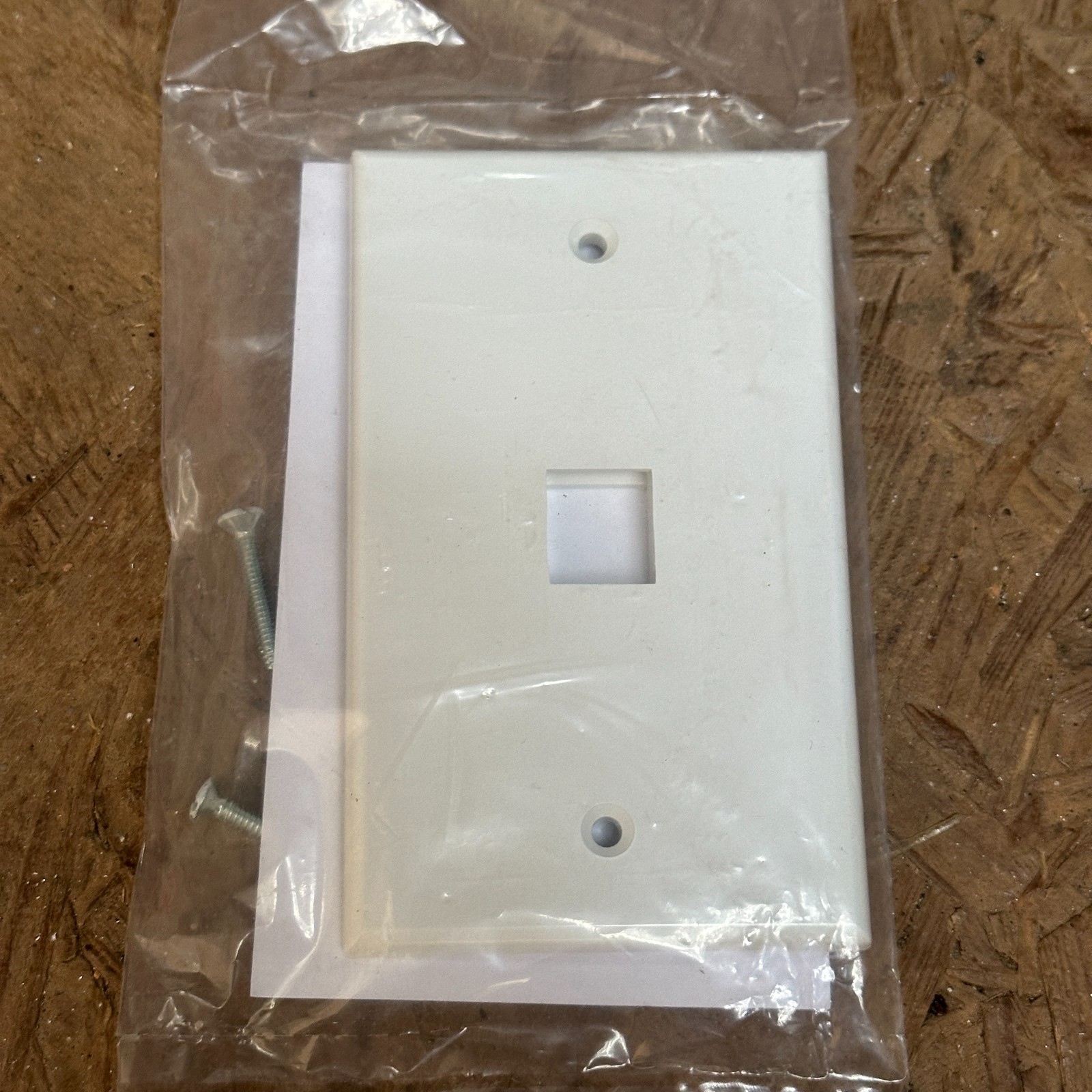 10 QTY LEGRAND ON-Q 364446-01 WALLPLATE FACEPLATE 1 PORT WHITE OUTLET