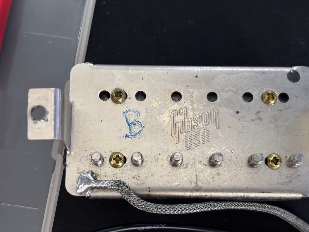 2 Gibson pickups