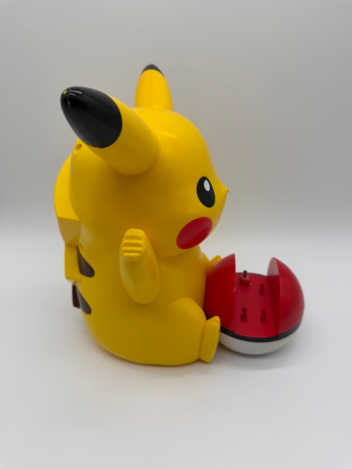 Pokémon Nintendo DSi Pikachu Charge Stand