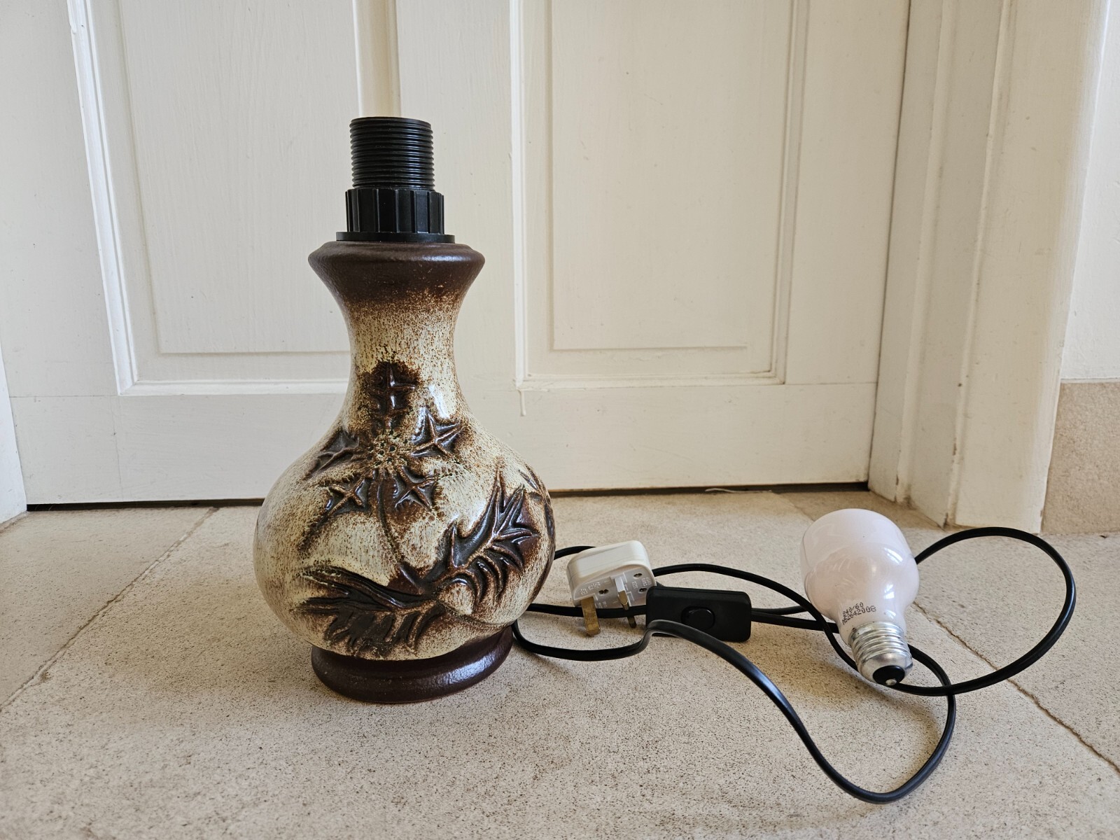 Small Ceramic Thistle Table Lamp made by Hustadt-Leuchten West Germany