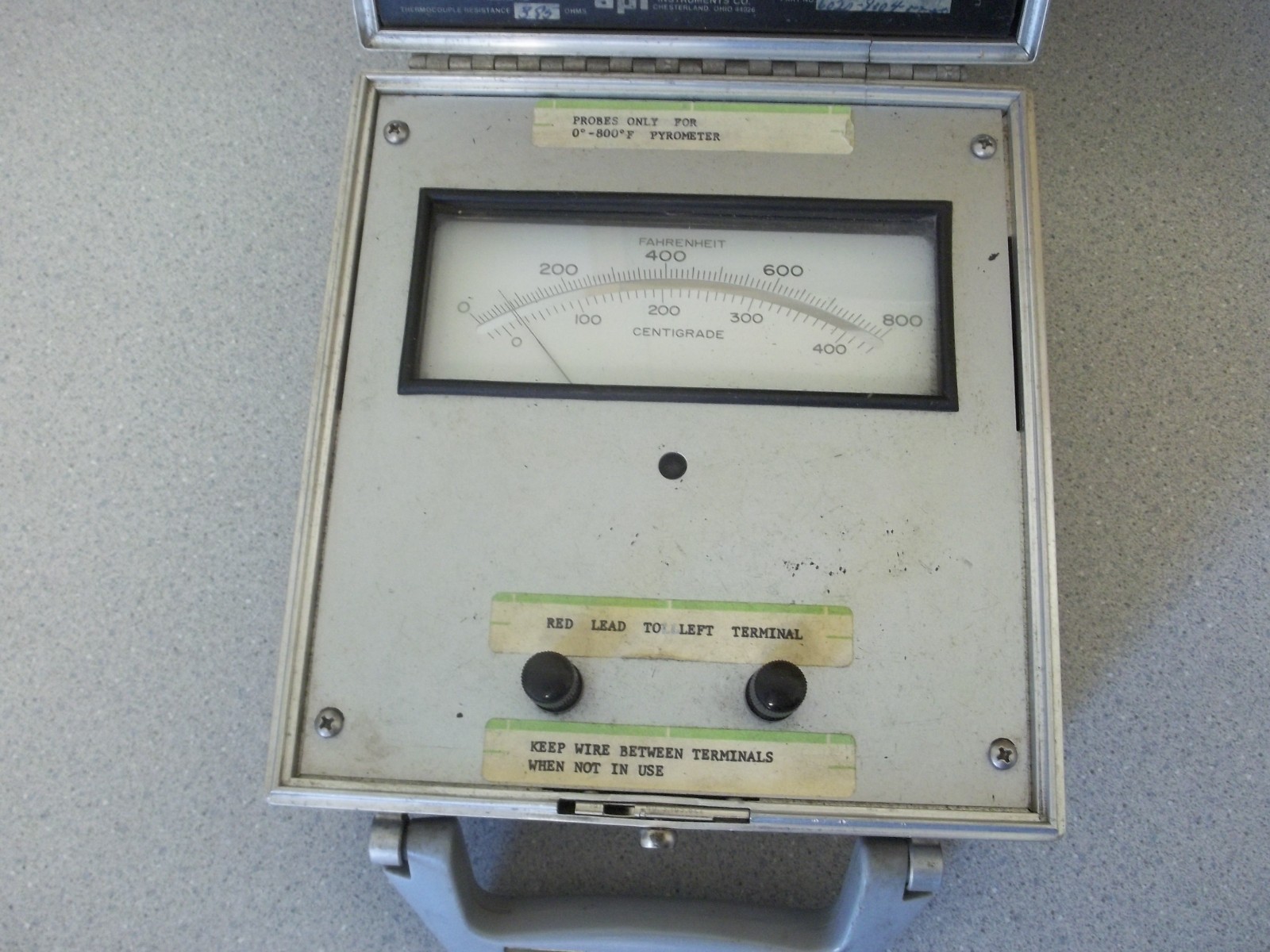 Pyrometer model 6020 with some probes 0/ 800 F