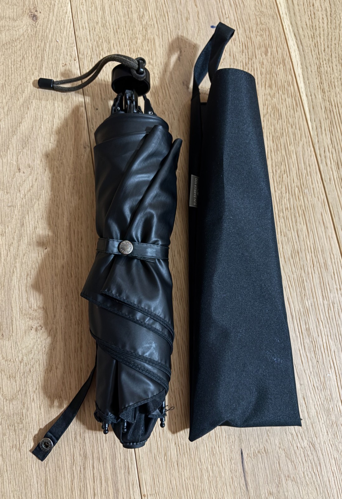 SUNBARRIER 100 Japanese UV Rate 100% Blackout Compact Parasol, Black