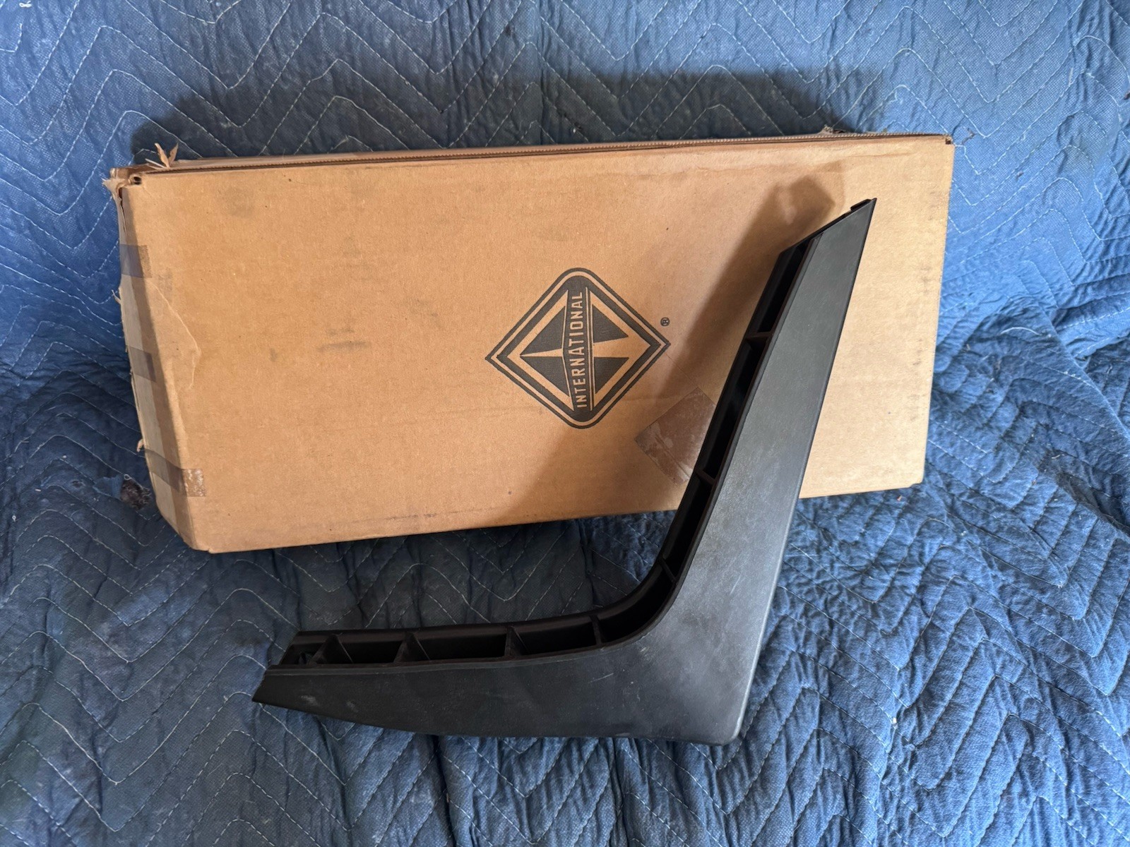 INTERNATIONAL PROSTAR Right Upper Extender Fairing Bracket 3604622C4