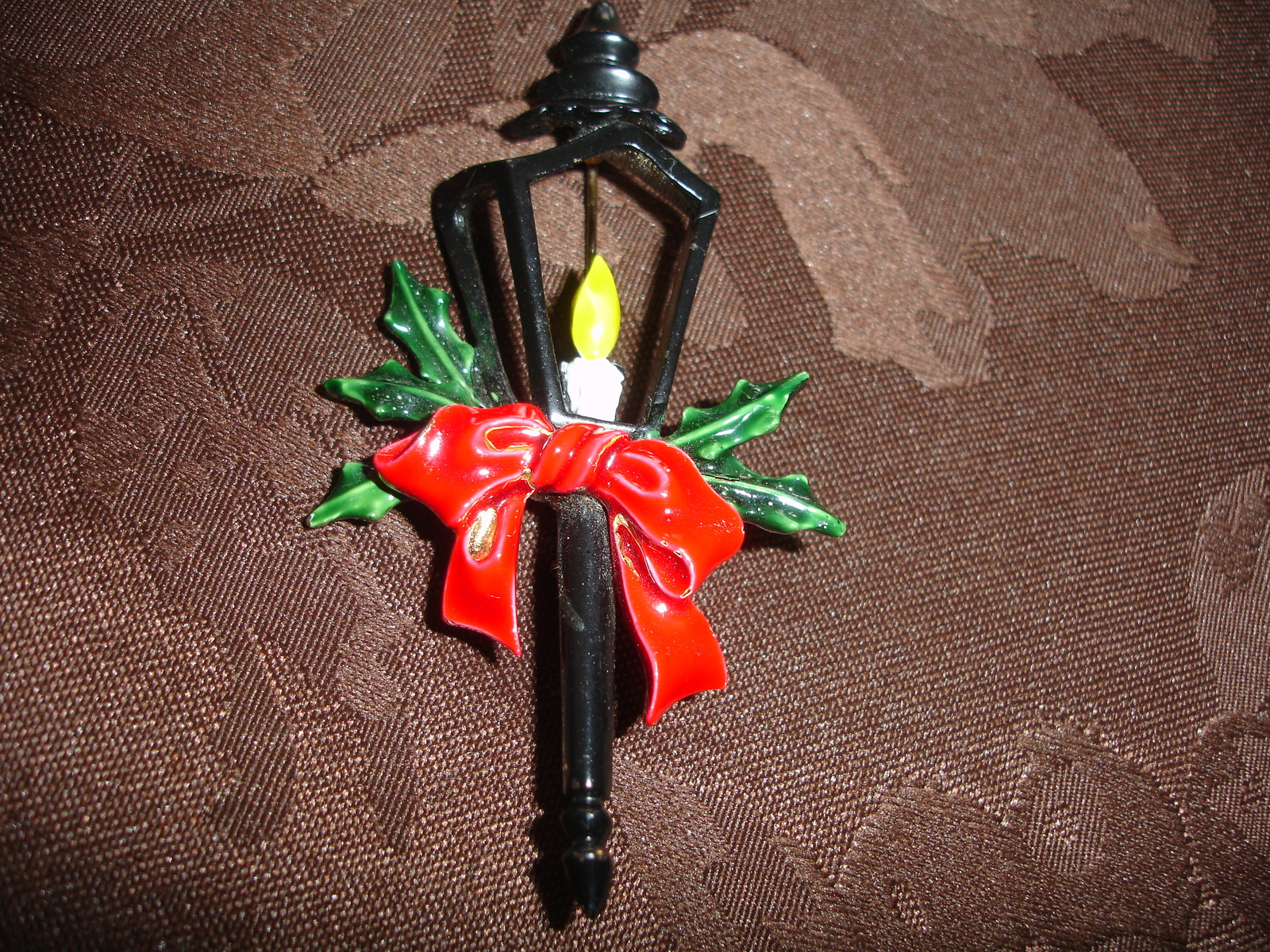 Signed ART Vintage Christmas Brooch of a Street Light
