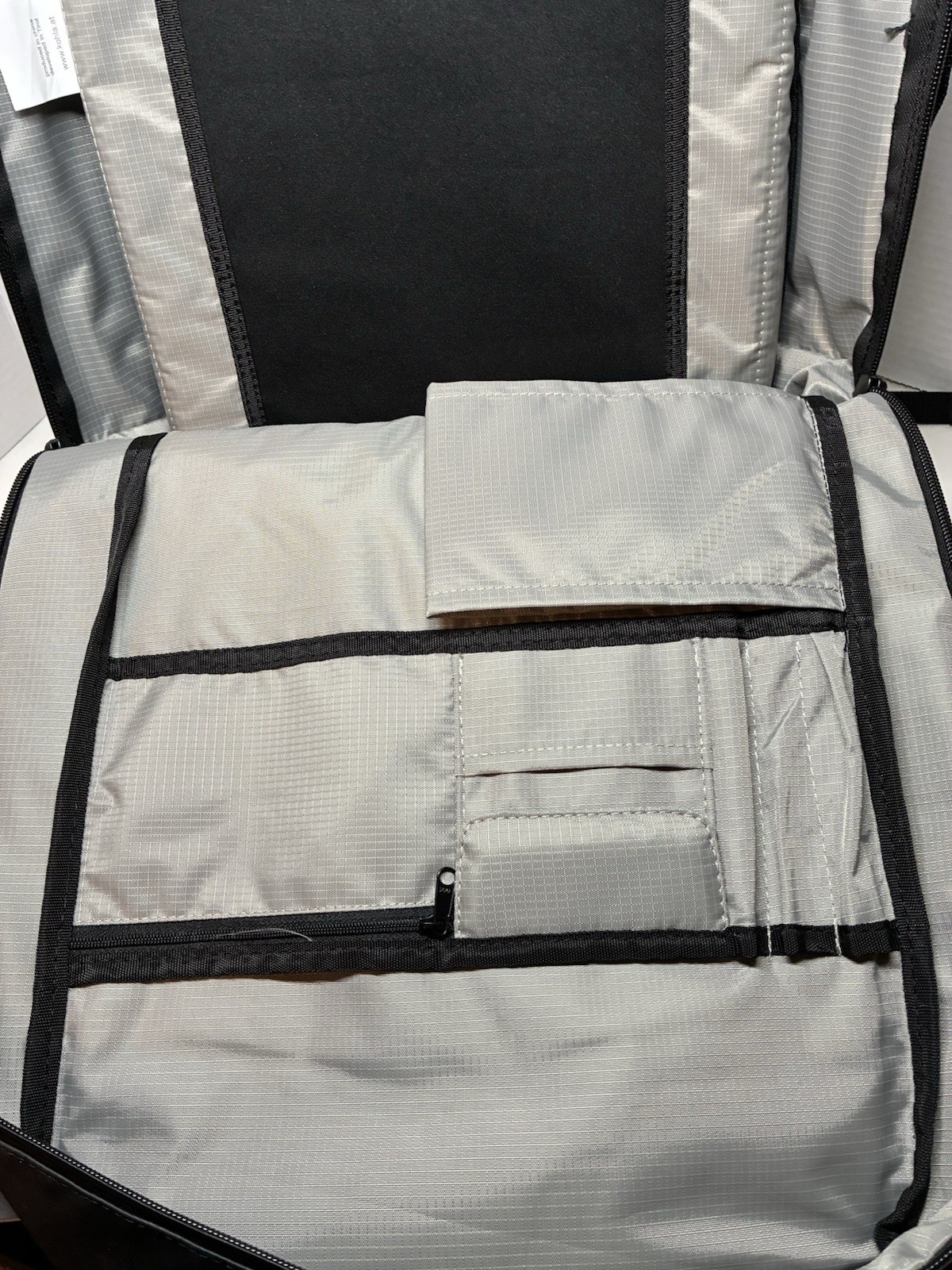 Backpack NWOT Kohla Restless 25L Black Multimedia Retractable Straps Side Handle