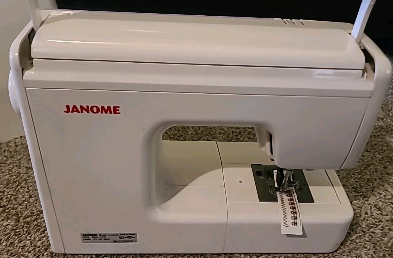 Janome Memory Craft 4900 QC Computerized Sewing & Quilting Machine