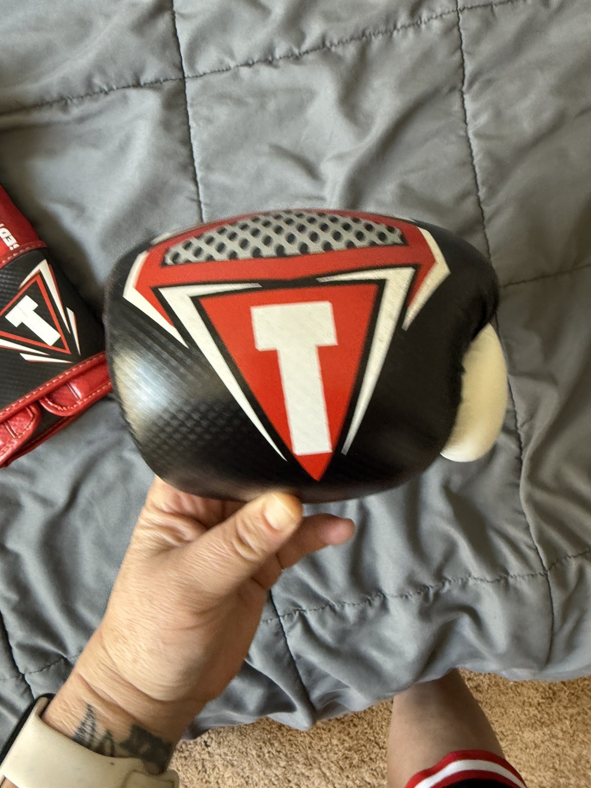 TITLE Boxing World Bag Leather Boxing Gloves 14 oz Black White Red