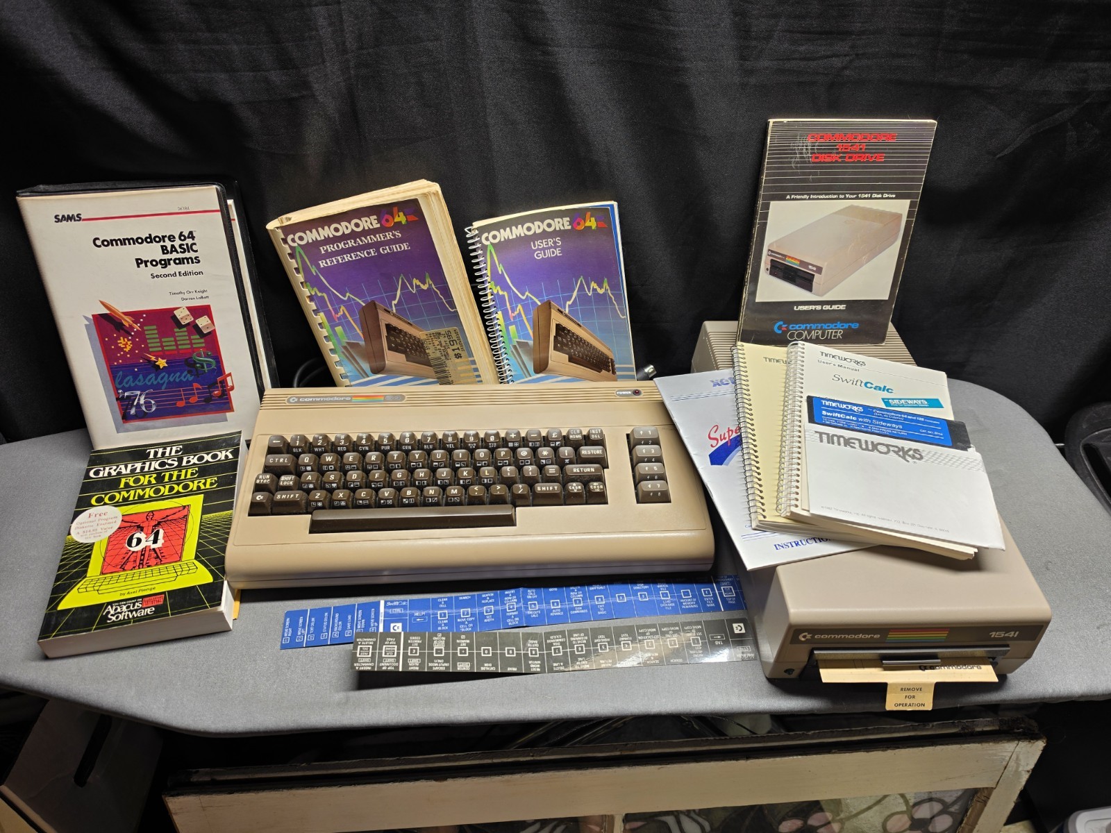 COMMODORE 64 COMPUTER WITH 1541 DISK DRIVE, MANUALS, & MORE 💻