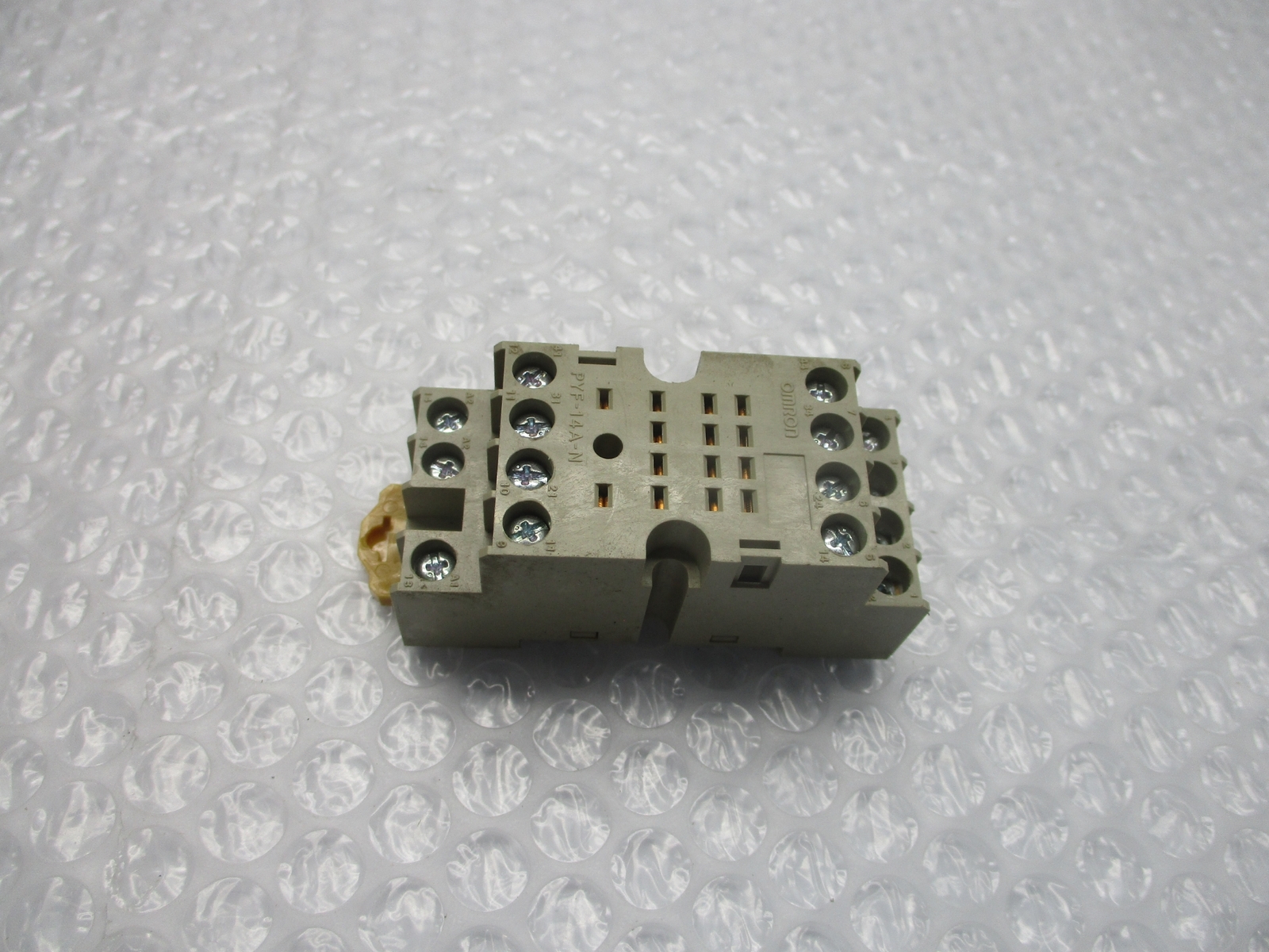 OMRON PYF14A-N RELAY BASE NSNP
