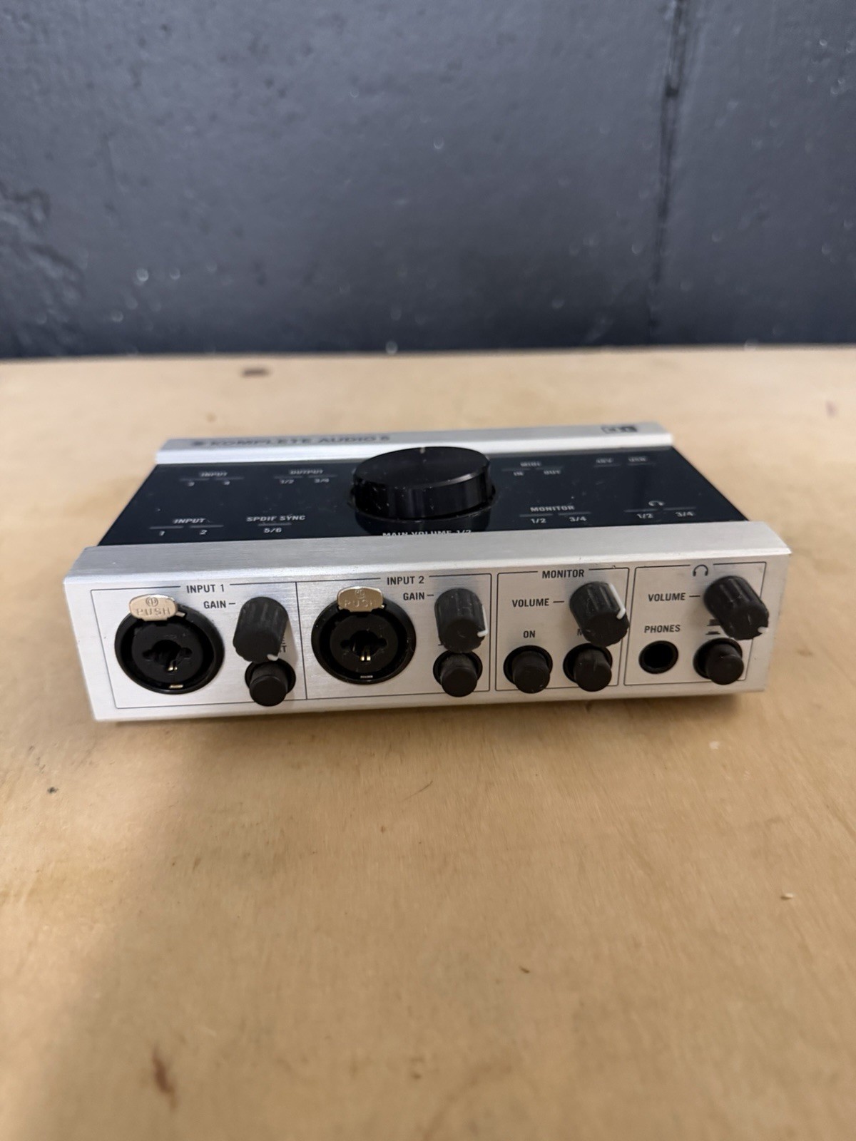 Native Instruments KOMPLETE AUDIO 6 USB Interface, 2 Mic, Phantom, MIDI S/PDIF