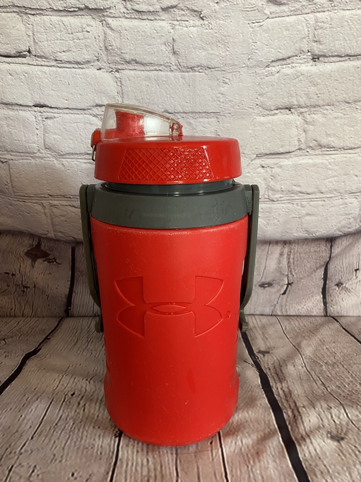 Under Armour Red Gray Plastic Water Bottle with Handle Screw-on Lid Sport Gym